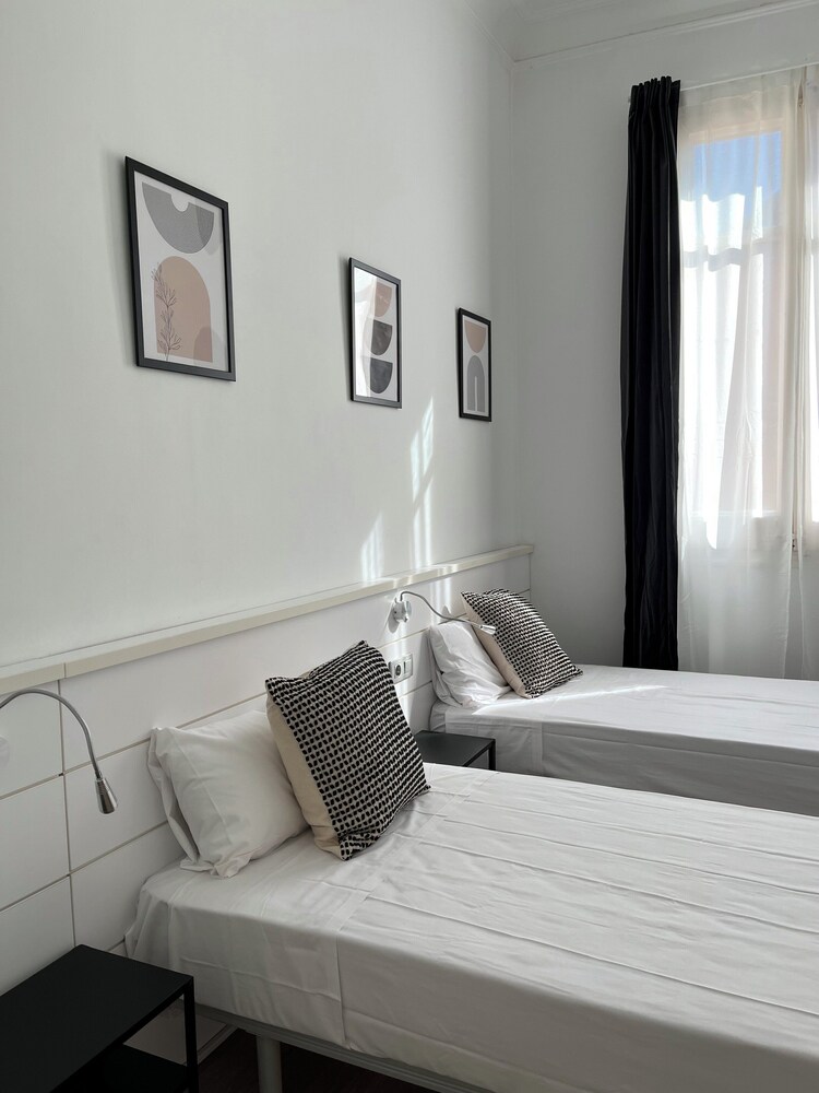 Apartamentos Express by gaiarooms
