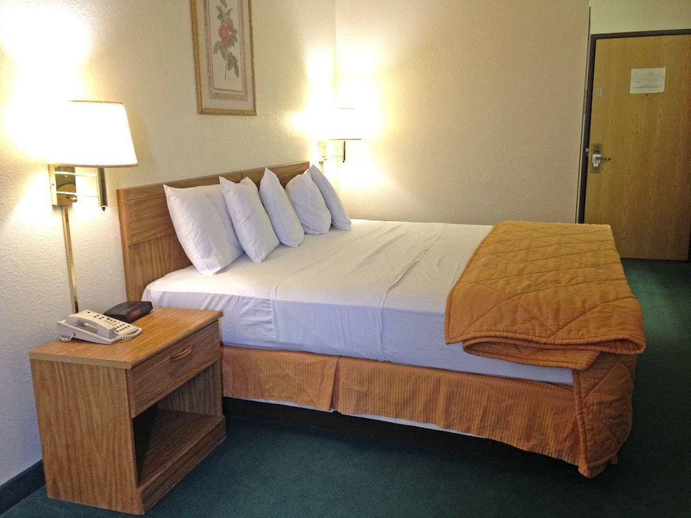 Capital O Amerihost Inn and Suites Fulton Hwy 54 MO