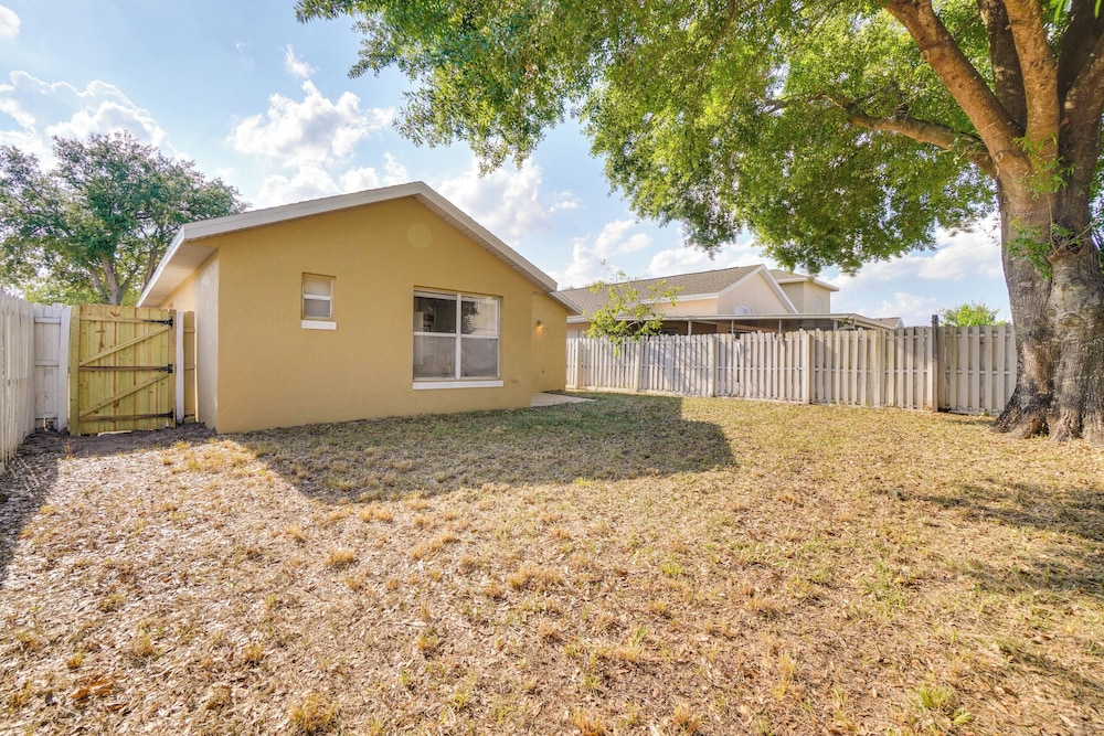 Orlando Home w/ Pool Access: 10 Mi to Seaworld!