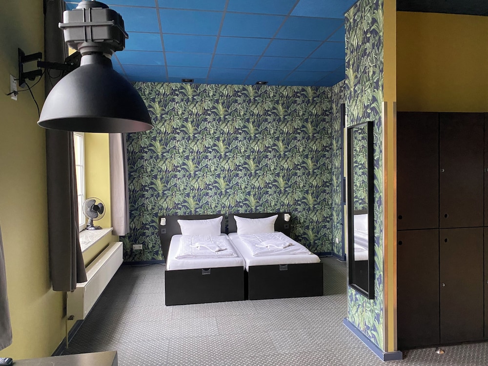 Singer109 Hostel
