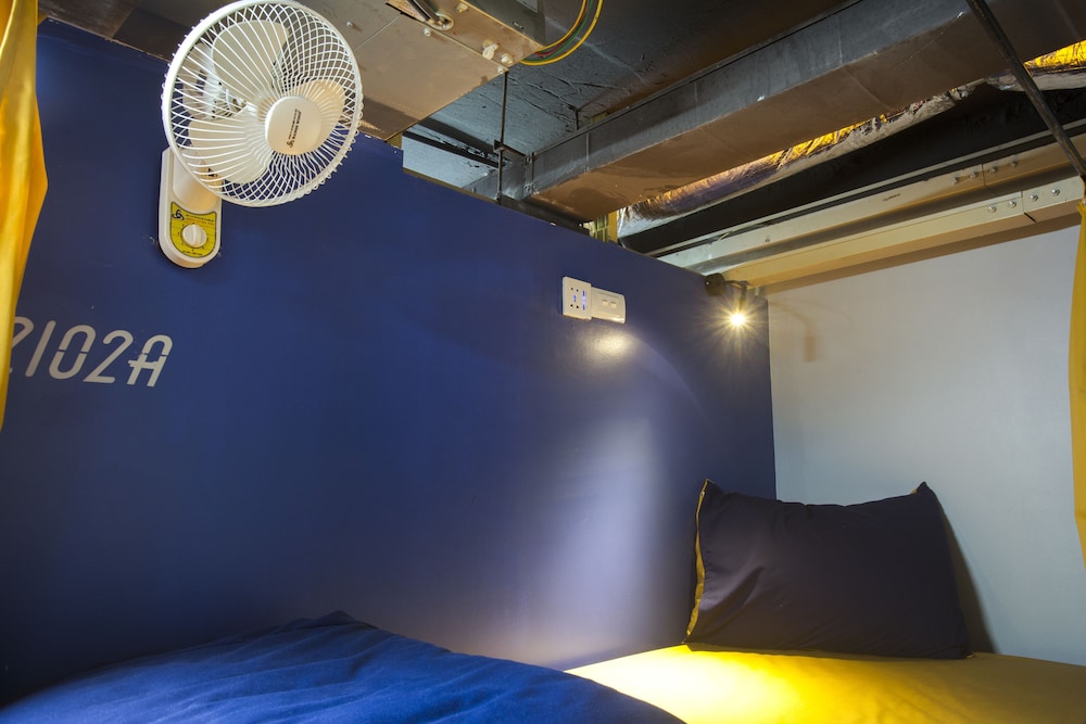 RedDoorz Hostel @ Signature Inn