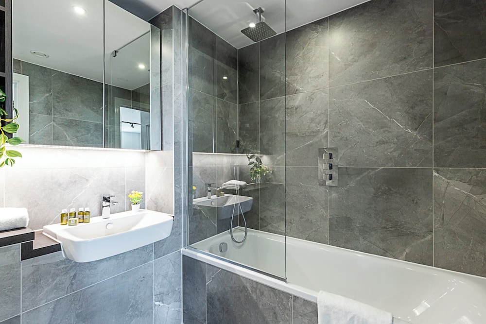 Luxurious West London Apartment