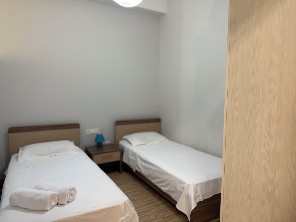 Deluxe 2-bedroom apartment by Sweet Home