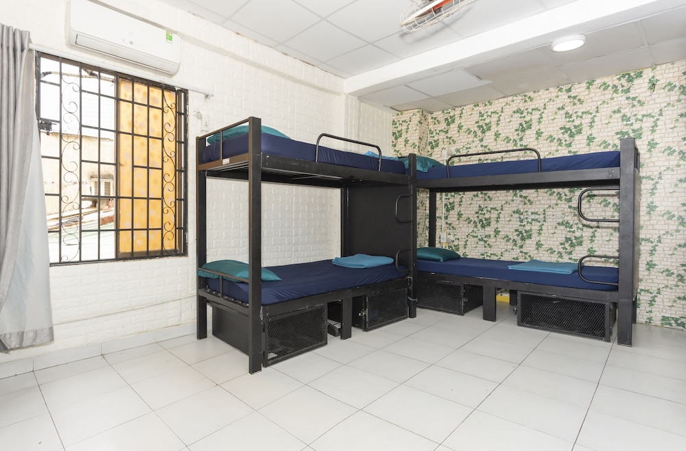 Hangout Hostel HCM