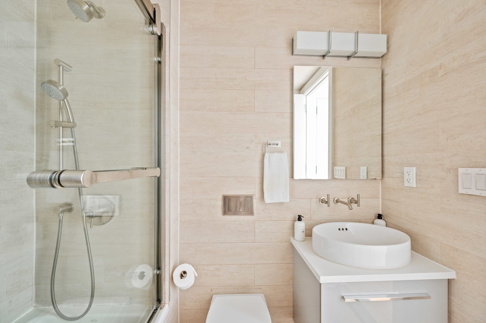 Withers by Rove Travel 1BR Williamsburg Apt