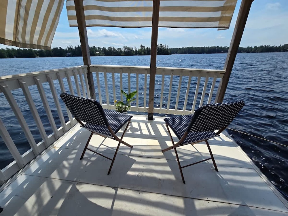 Private Island 5 Homes 2 Hottub Boat -sleeps 17