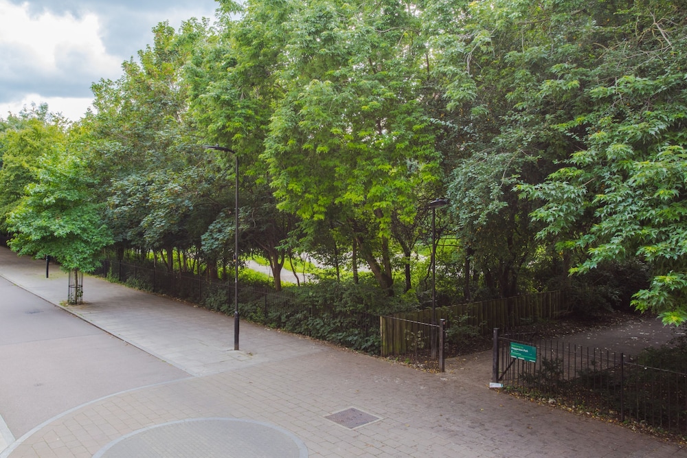 1 Bed with Balcony by Broadway Market & Columbia Road
