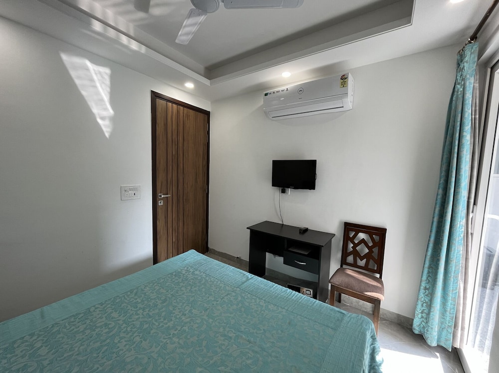 Fully Furnished Room in Hauz Khas view 3