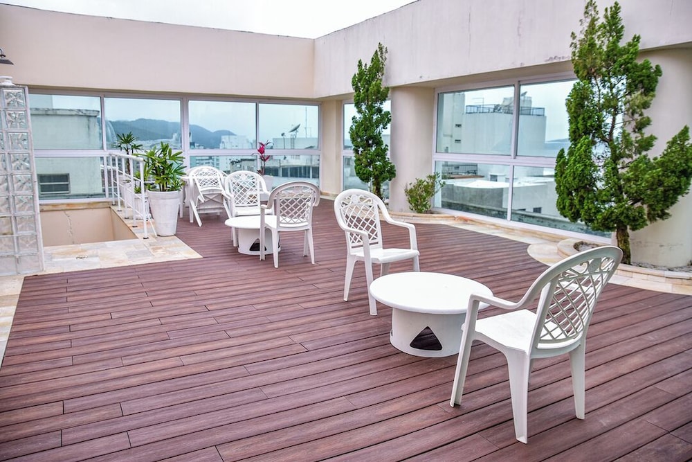 Flat com Piscina e Lazer na Praia de Pitangueiras