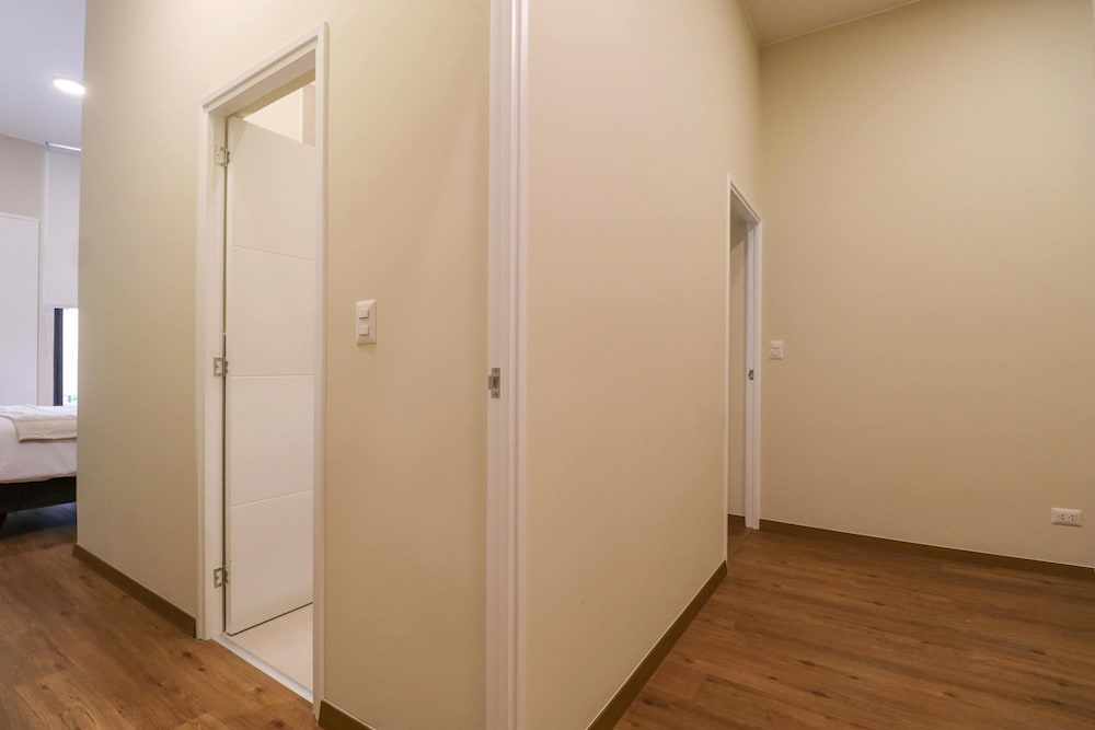 w Beautiful 2BR w Terrace Near Kennedy Park