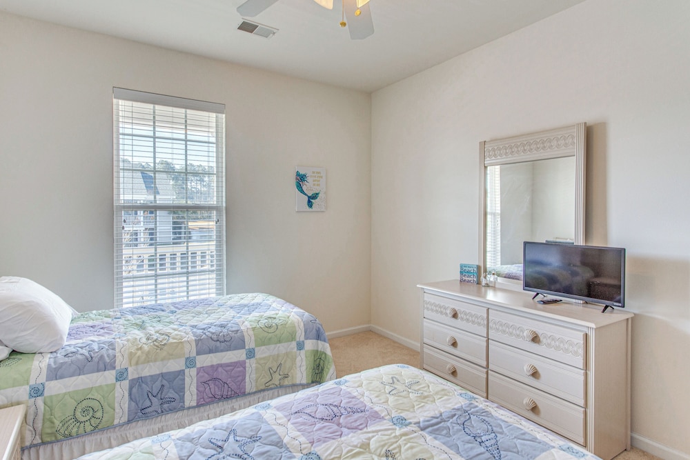 5 Mi to Shore: Condo w/ Patio in Sunset Beach!