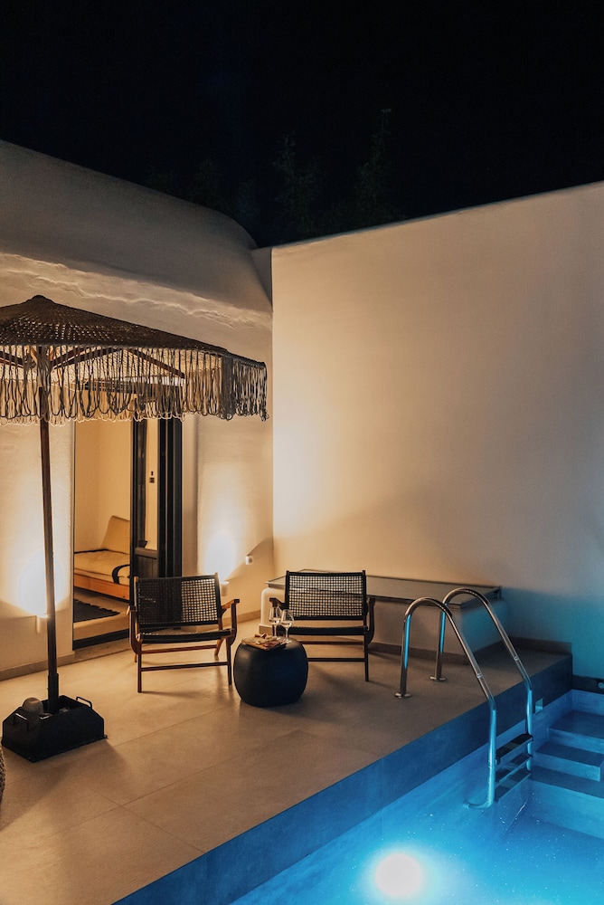Erthā Suites with private pools