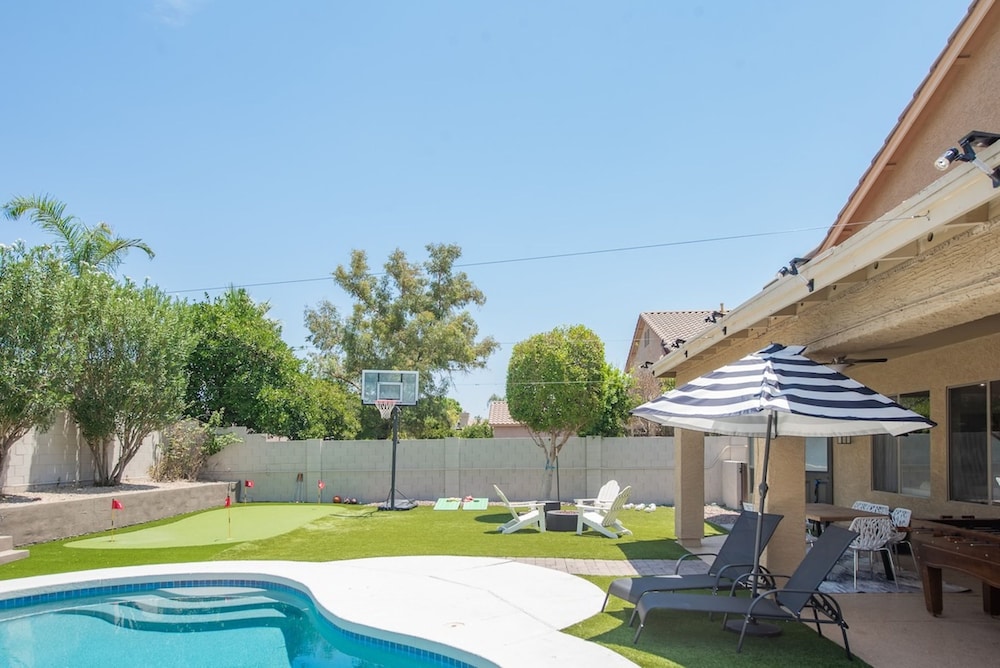 Scottsdale Paradise Poolside With Hot Tub Gym