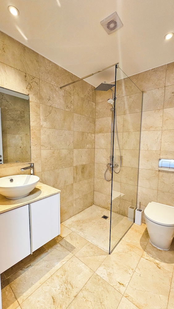 Larnaca Beach Bliss Apartment