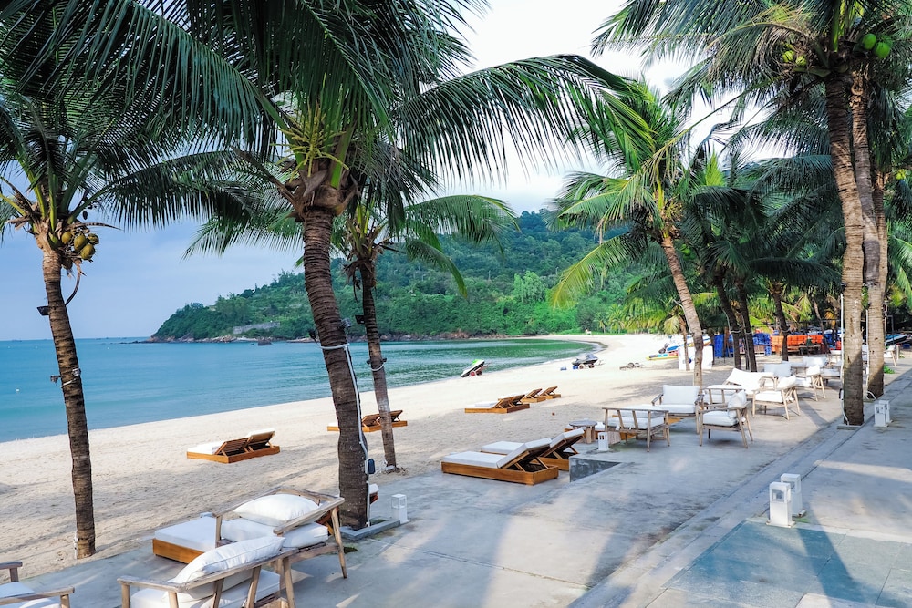 Bounce Beach Hotel & Tien Sa Resort