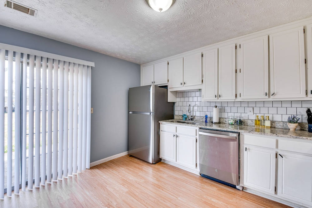 Pet-friendly Douglasville Gem - 3 Mi to Downtown!