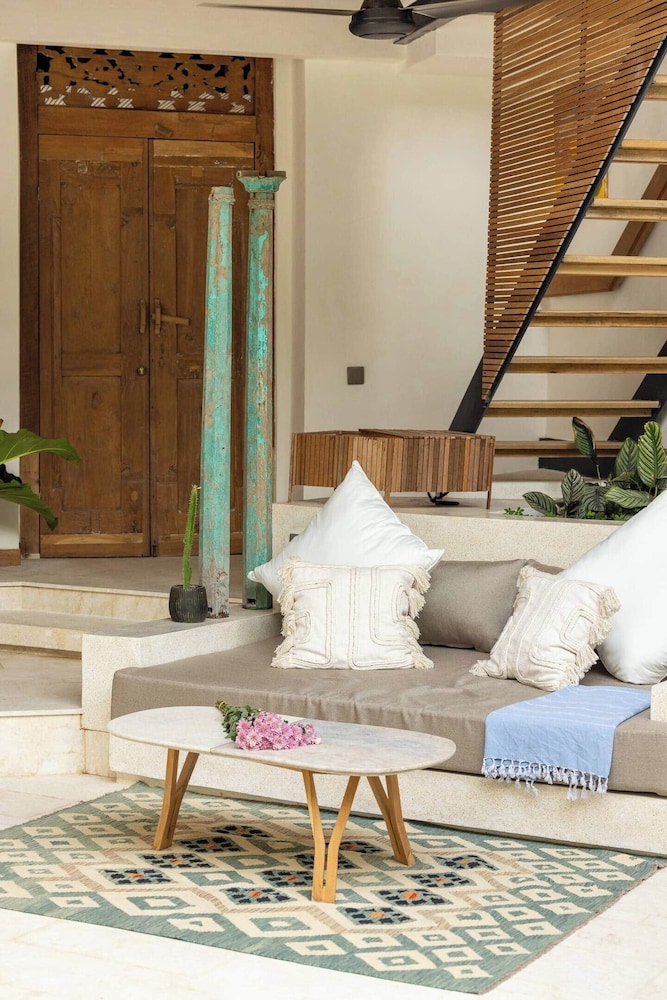 Elegant 1-br Villa With Pool, 800m to Echo Beach