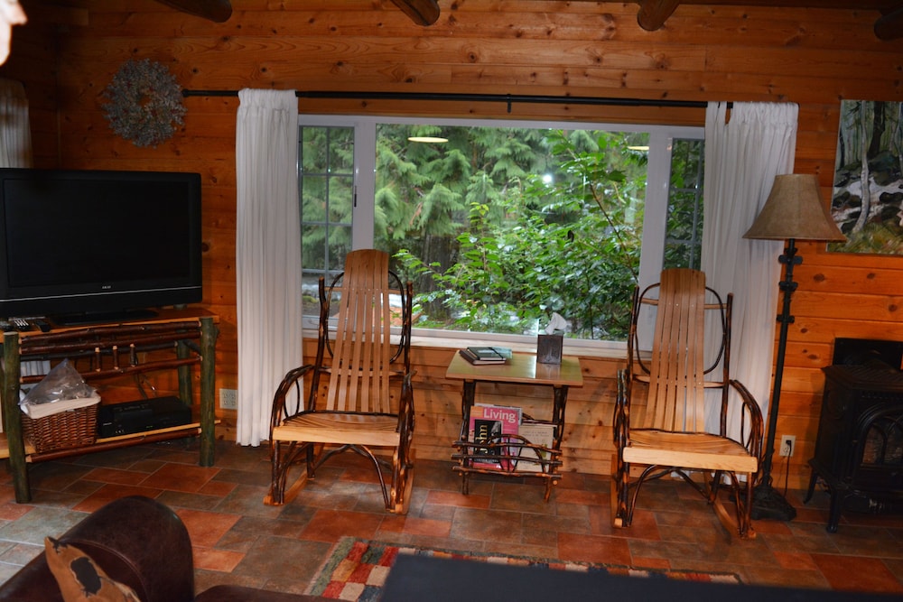 Copper Creek Inn at Mt Rainier