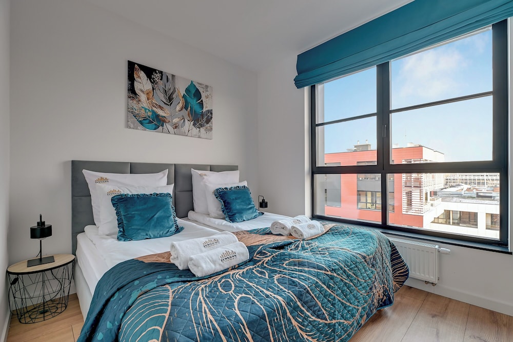 Doki Living - Foodhall & Parking by Downtown Apartments