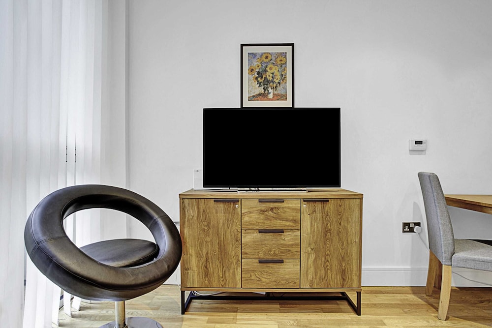 Urban Retreat: Stylish 1-bed Bliss