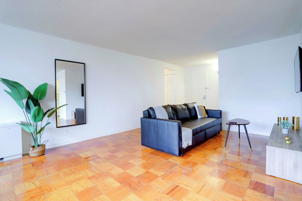 DC Airport Metroline Apartments
