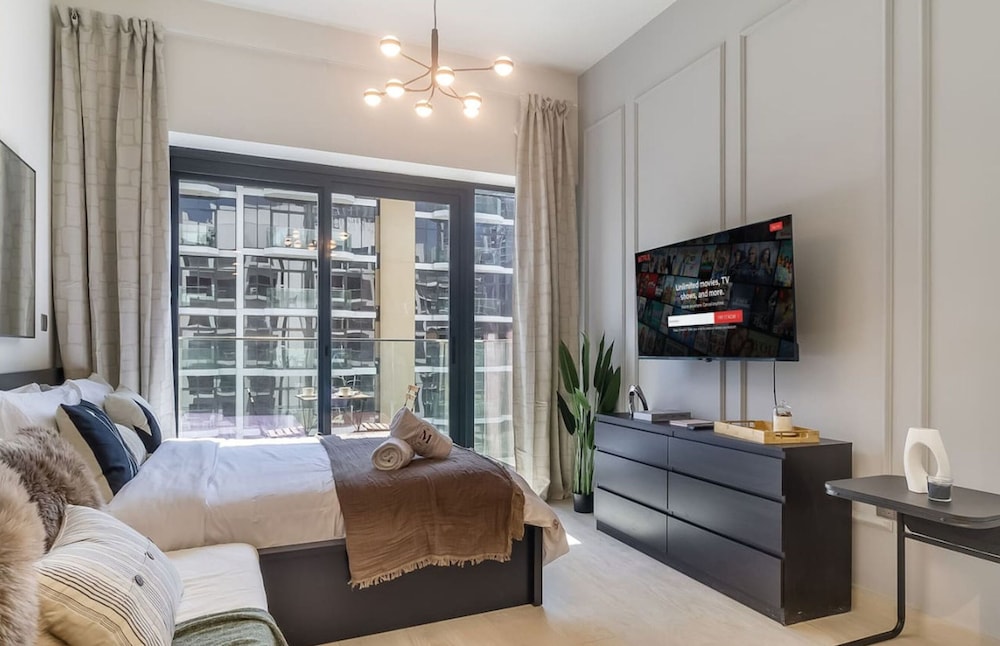 Elegant Studio w Balcony View Near Downtown Dubai