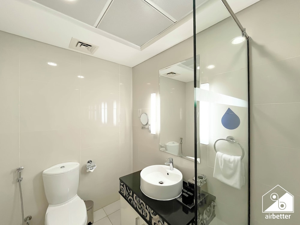 Elegant 2-bed Retreat Stunning Downtown Views