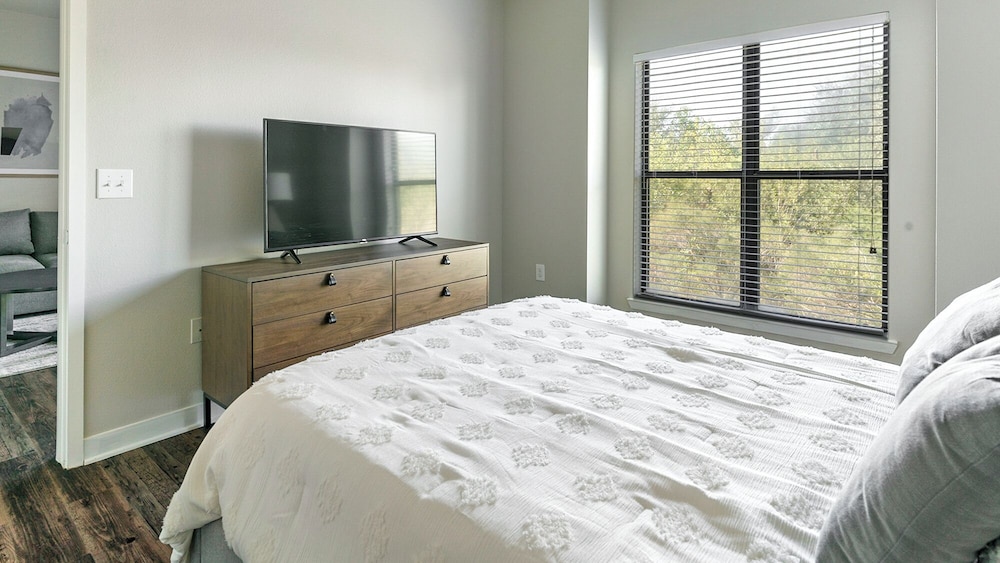 Landing Apartments - Grand Harbor