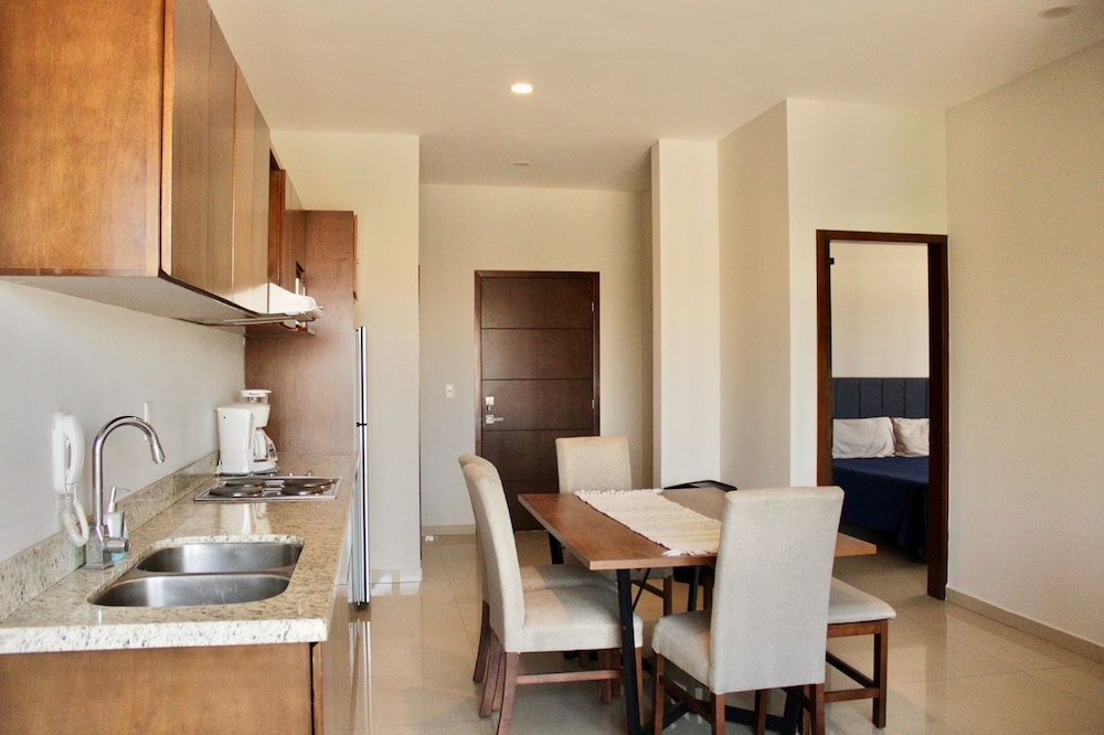 Paseo Lomas view 3