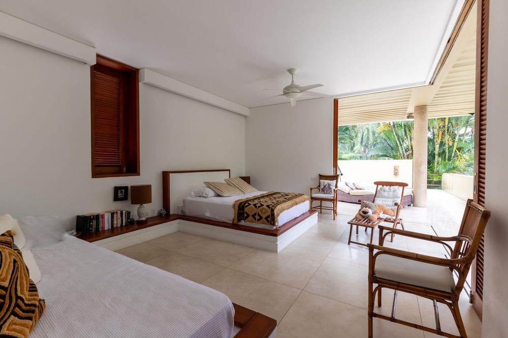 w Charming 5BR Villa at Mesa de Yeguas