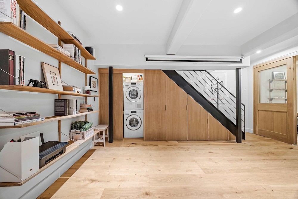 Havemeyer by Rove Travel Duplex Loft w Terrace