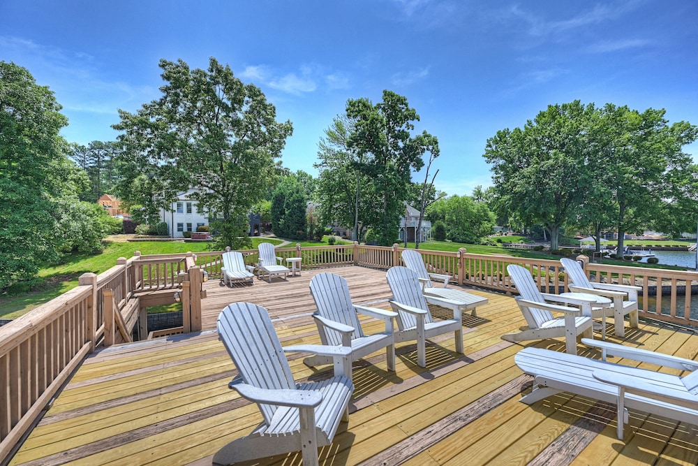 Make a Big Splash in 7BR Lake Norman Home!