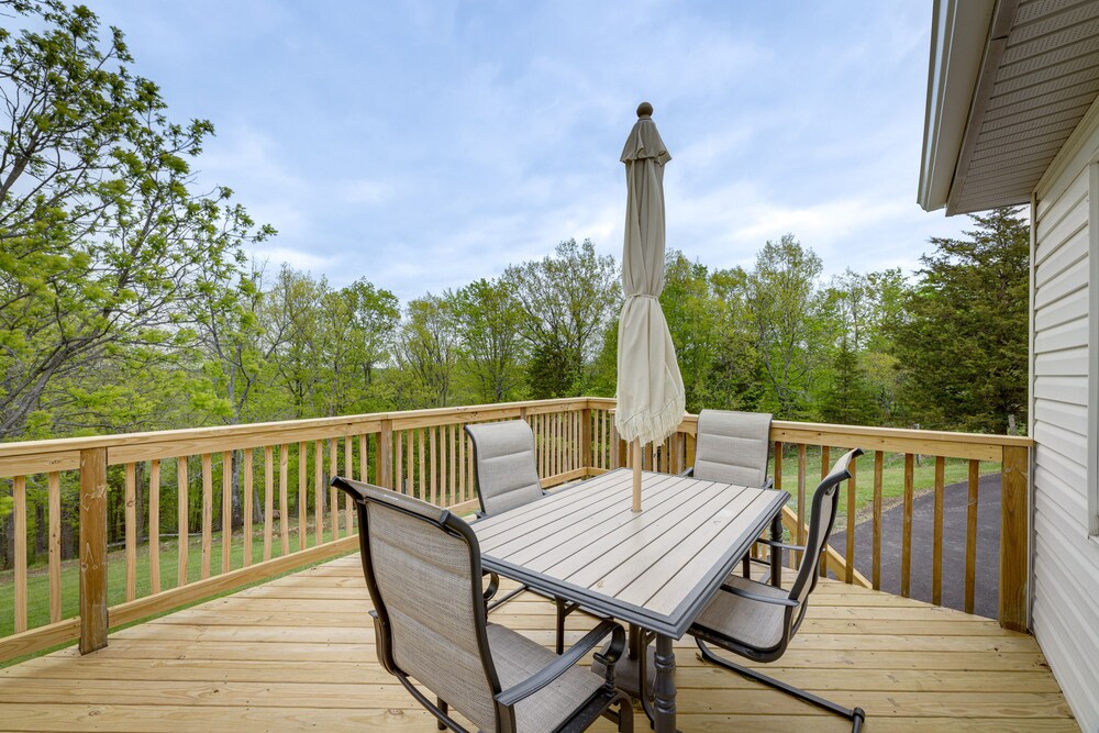 Cozy Kentucky Retreat - Deck, Near Ark Encounter! view 4