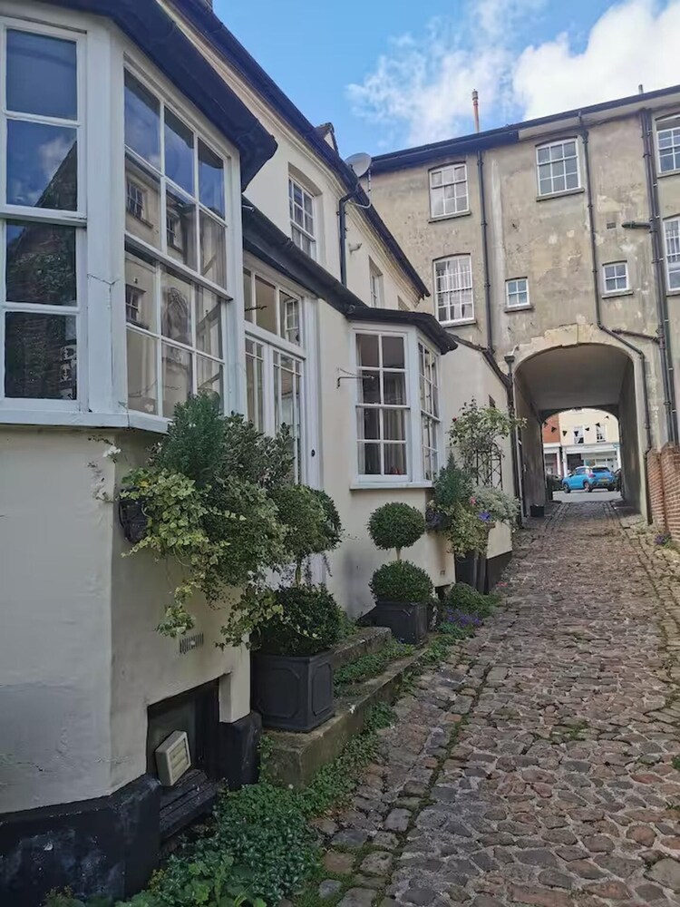 17th Century Coach House - Pet & Family Friendly