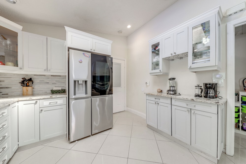 Fishing Dock & Canal Views: Fort Lauderdale Home!