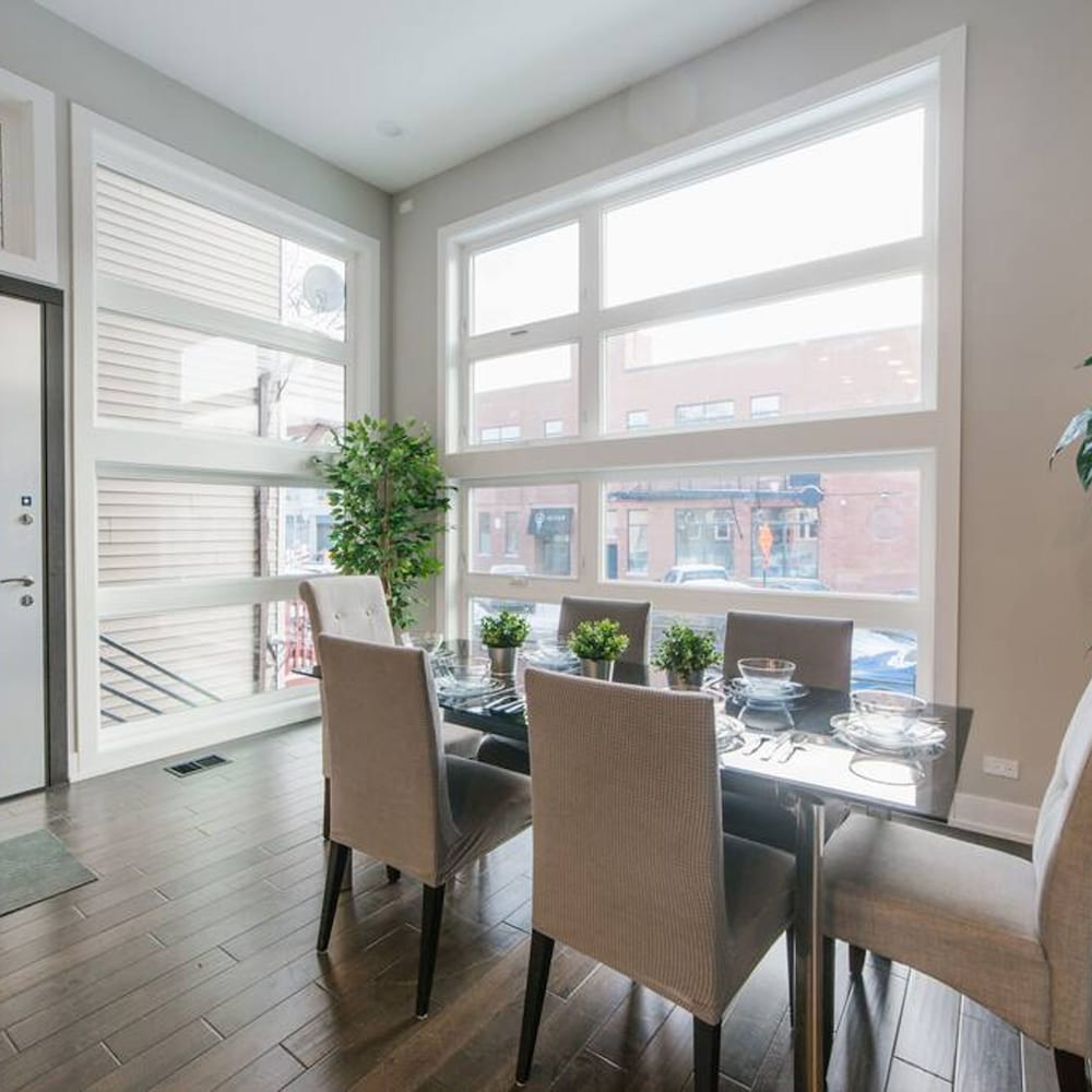 Magnificent NEW Home w 8 Beds Free Parking