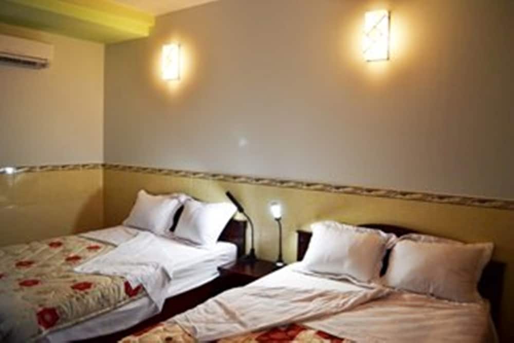 Oasis Hotel