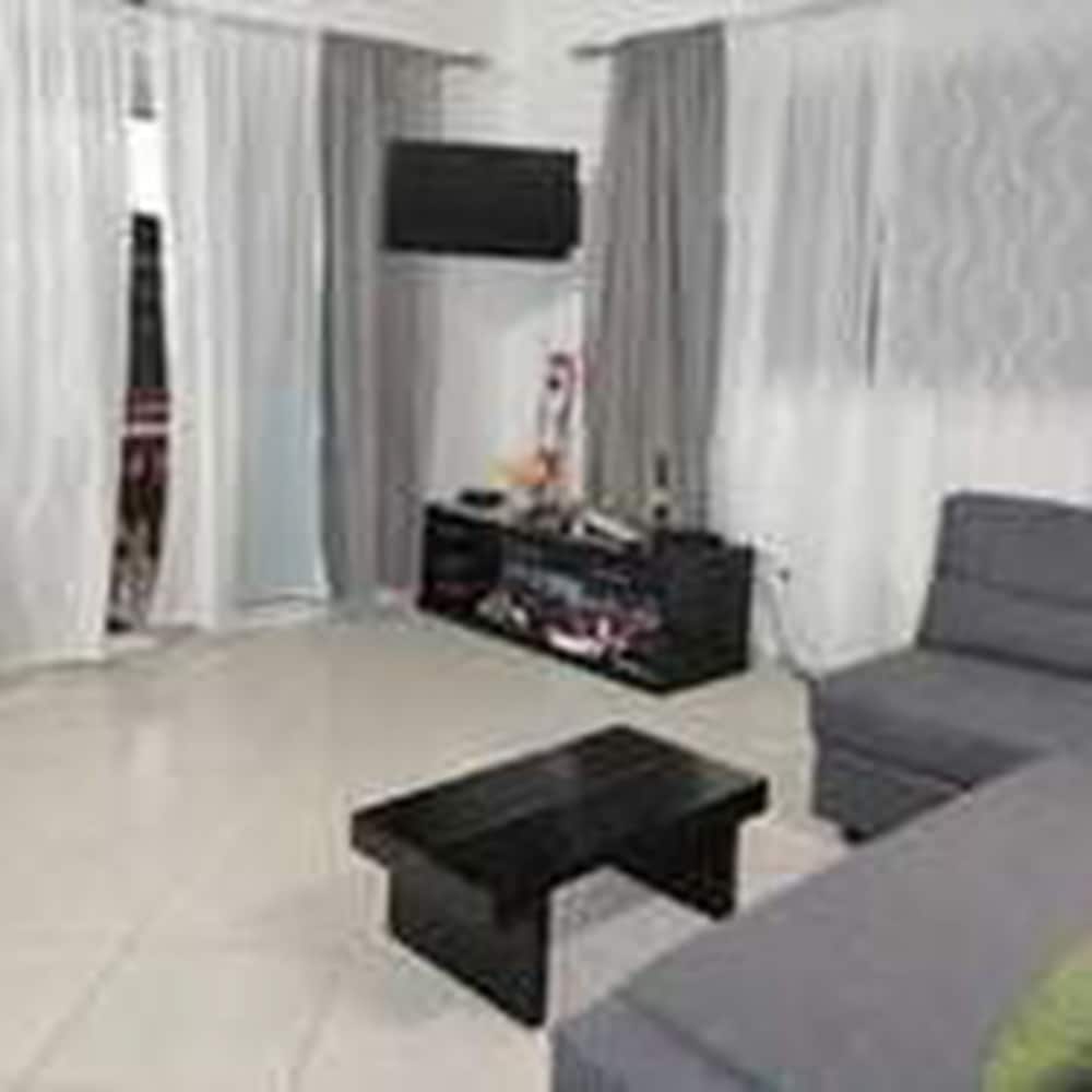 Beachfront Apartment facing Playa Popy