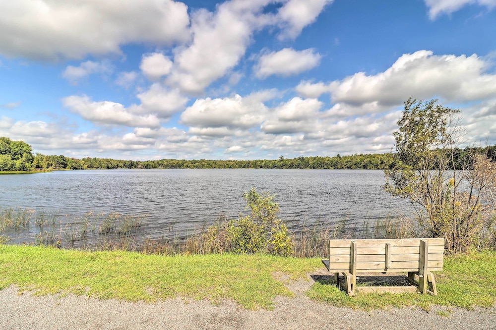 Walk to Lake: Game Room Getaway in Pocono Summit! view 5