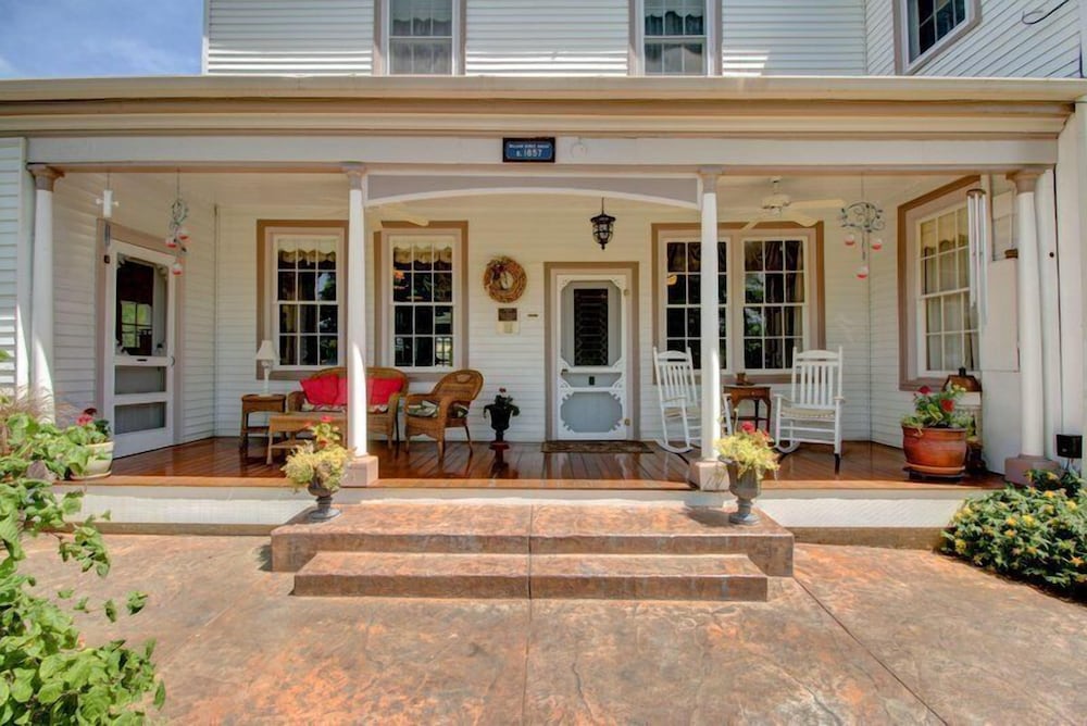 Bybee's Historic Inn