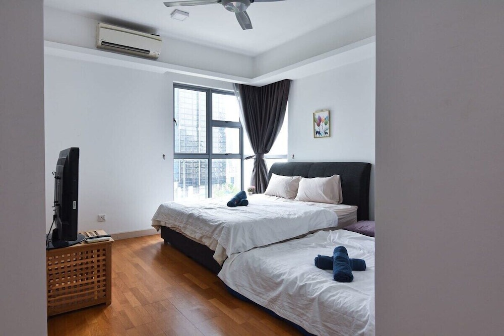 Modern High Floor 3BR Apt Bathtub Bkt Bintang