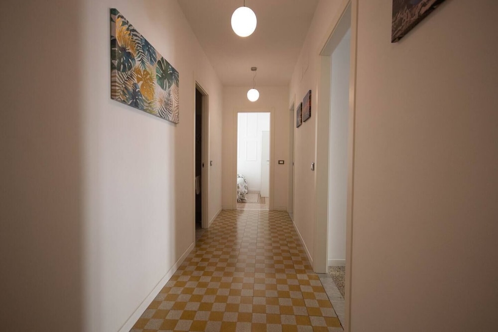 Italia 121 view 3