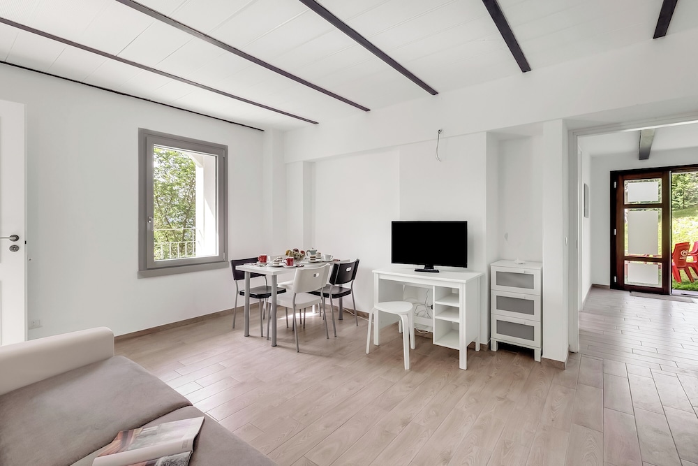 Iris Apartment