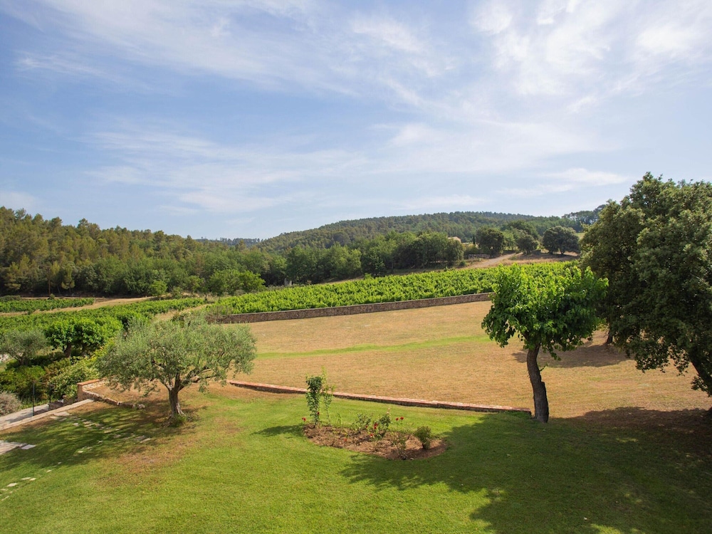 Chateau in Lorgues With Pool & Vineyard Views