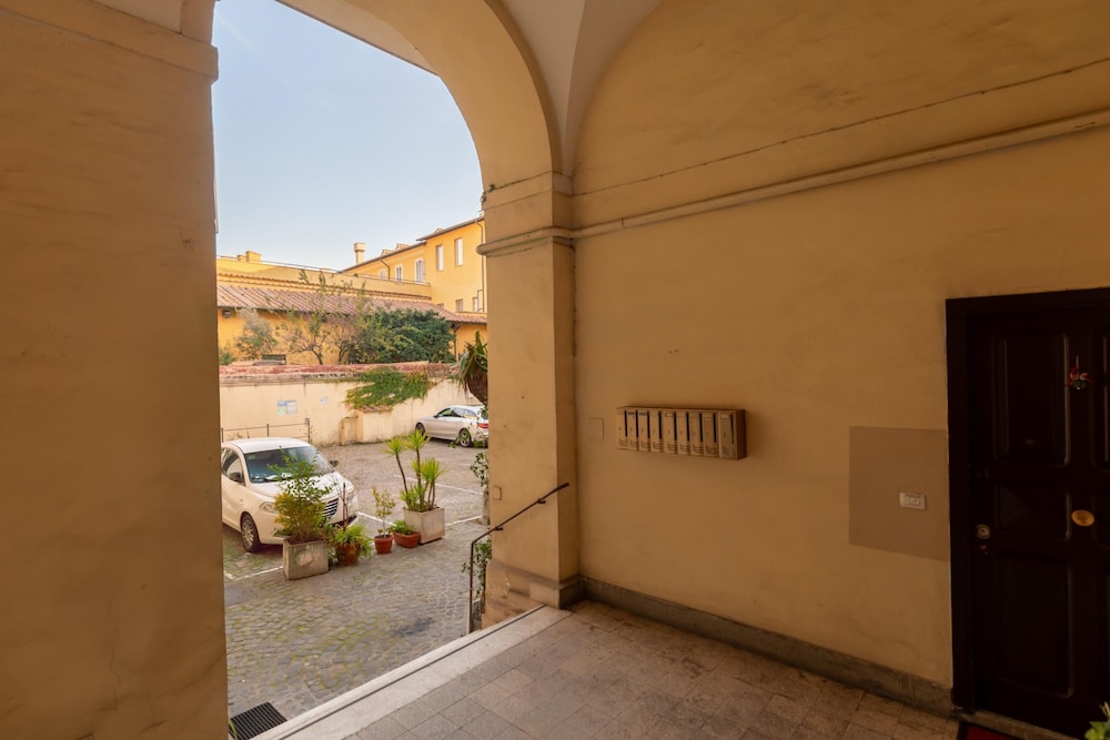 Stunning Rose Trastevere Apartment