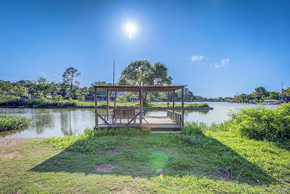 Kingsland Duo 2 Cottages in 1 w/ Lakeview! - Property Image 3