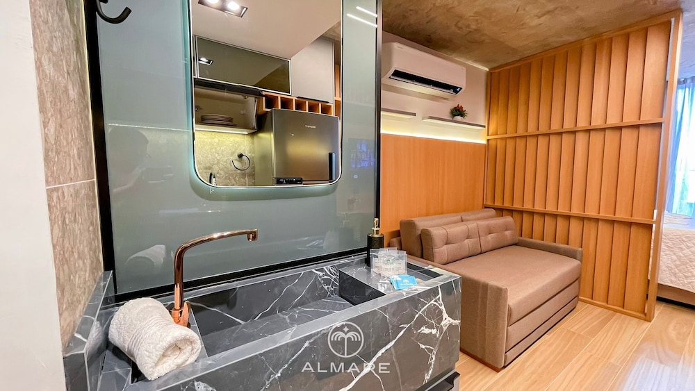 Setai Yacht Premium II - By Almare Flats
