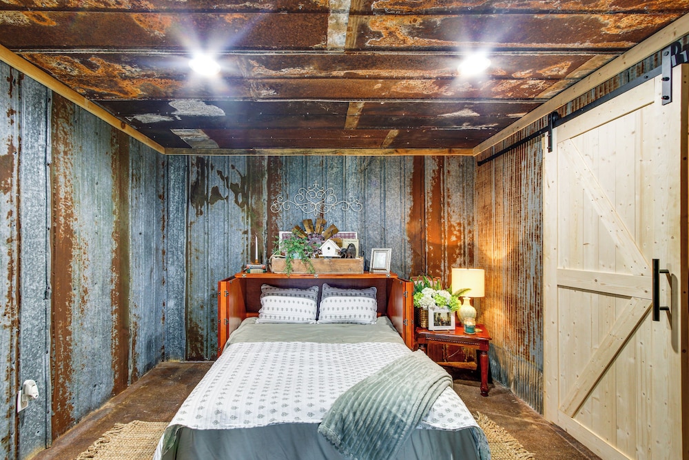 BBQ Ready: Farm-style Kinston Hideaway w/ Pool