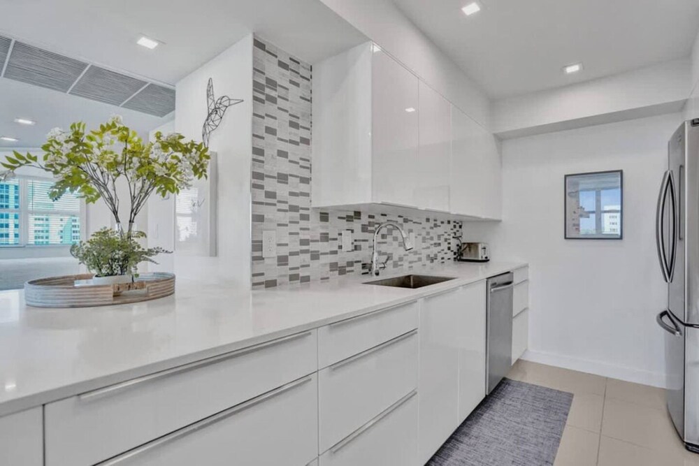 Boutique Luxury 2Br 2Ba Beach Intercostal View