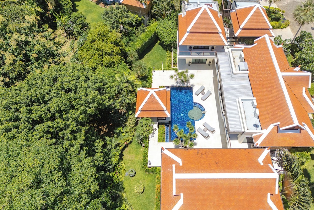 Naiharn 4br Private PoolVilla near Beach